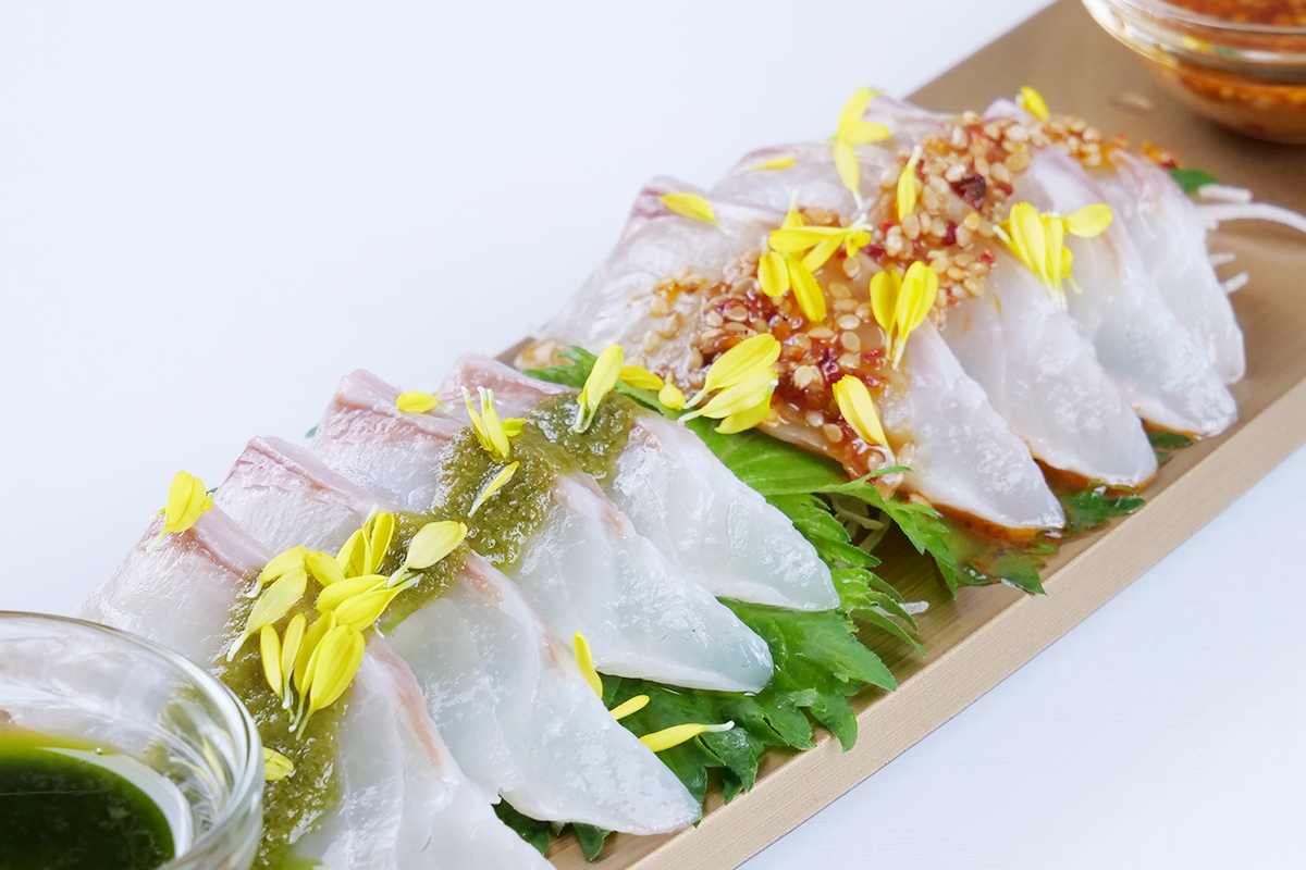 鯛のお刺身を楽しむ中華風ソース2種